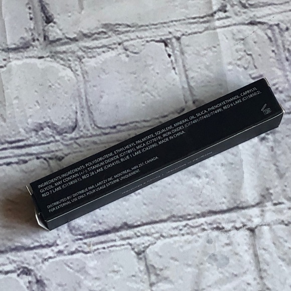 Laritzy Velvet Liquid Lipstick in color Legend New! - Picture 9 of 9